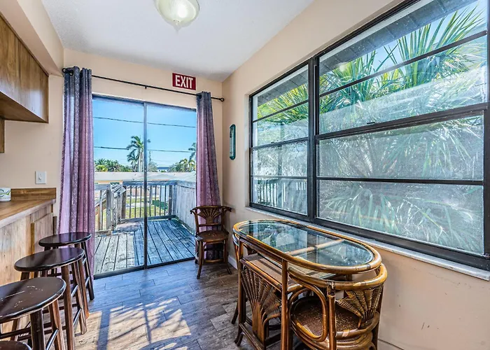 Tropical Indian Rocks B Apartment
